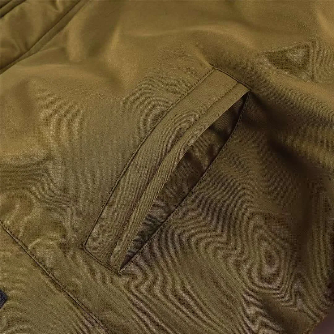 P720 01 model-military green